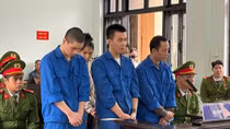 Giấu ma túy trong khối bê tông rồi vận chuyển bằng xe khách, 5 bị cáo lãnh án