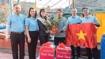 Agribank thăm và tặng quà cán bộ, chiến sỹ vùng biển đảo Đông Bắc nhân dịp Tết Ất Tỵ 2025