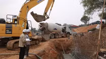 Yêu cầu đình chỉ công trình không an toàn mùa mưa lũ