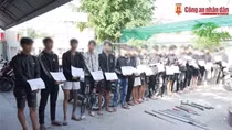 Ngăn chặn 21 "trẻ trâu" mang "hàng nóng" gây rối trật tự công cộng