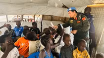 Những người lính mũ nồi xanh Việt Nam mang ánh sáng tri thức đến trẻ em Nam Sudan