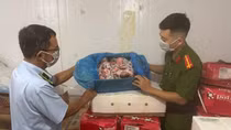 Tạm giữ gần 4 tấn thực phẩm đông lạnh nhập lậu
