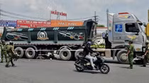 Hai nữ sinh gặp nạn khi va chạm với xe đầu kéo