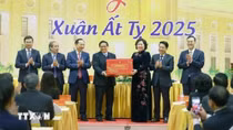Thủ tướng chúc mừng năm mới 2025 và giao nhiệm vụ cho ngành Ngân hàng