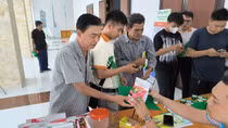 “Bác sĩ Nông học” về với miền Tây mùa nước nổi: Khi khoa học sát cánh cùng đồng ruộng