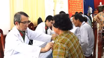 Khám bệnh, phát thuốc miễn phí và tặng quà hơn 200 người dân nghèo ở Tây Ninh