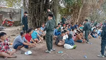 Phá trường gà ngày mùng 2 Tết, tóm 72 con bạc, thu giữ gần nửa tỷ đồng