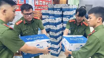 Chuẩn bị hàng chục tấn hàng cứu trợ bà con vùng lũ khẩn cấp trong đêm