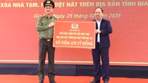 Trao tặng nhà mẫu và bàn giao kinh phí xây nhà cho hộ nghèo tại Gia Lai