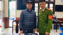 Công an phường giúp du khách ngoại quốc tìm lại tài sản bị mất