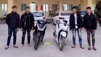 CSGT ngăn chặn nhóm thanh niên vác dao đi chém nhau trả thù