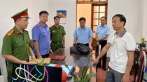 Lào Cai: Bắt tạm giam 2 lãnh đạo ngành đường sắt chiếm đoạt trên 400 triệu đồng của nhà thầu