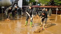 Công an Lào Cai nỗ lực giúp học sinh sớm trở lại trường sau bão số 10