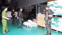 Biểu dương thành tích xuất sắc trong đấu tranh với các vụ án sản xuất, buôn bán hàng giả