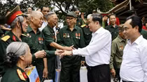 Chủ tịch Quốc hội tri ân các Anh hùng Liệt sỹ, người có công tại Thái Nguyên