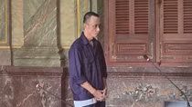 Tông hàng xóm gãy 5 xương sườn vì mâu thuẫn lối đi chung