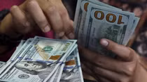 “Người được, kẻ mất” giữa cơn bão giá USD