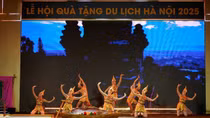 Mang đậm dấu ấn của di sản văn hoá, lễ hội quà tặng du lịch hút khách