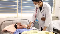 Tự làm "bác sĩ", cô gái trẻ bị hội chứng hoại tử da nghiêm trọng
