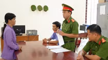 Đến nhà người quen chơi rồi lén mở két sắt trộm 400 triệu đồng