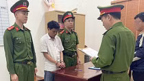 Ẩu đả nhau rồi đánh cả công an