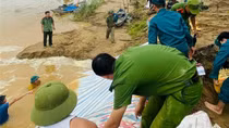 Bờ sông Thu Bồn sạt lở nghiêm trọng sau lũ, đe dọa an toàn của hàng trăm hộ dân