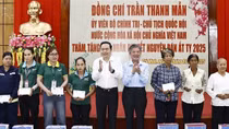 Chủ tịch Quốc hội Trần Thanh Mẫn thăm, tặng quà Tết hộ nghèo và người lao động