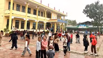 Sau gần một tháng không đến trường, hơn 150 học sinh ở Tân Mỹ đã đi học trở lại