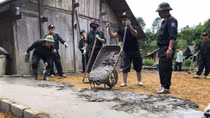 Cảnh sát cơ động vượt suối, băng rừng giúp đồng bào Thái Nguyên xoá nhà tạm