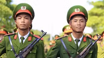 Cặp song sinh trên thao trường A80