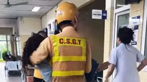 Câu chuyện phía sau bức ảnh CSGT bế người phụ nữ bị co giật vào bệnh viện