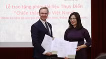 Thụy Điển trao tặng Việt Nam phim tài liệu lịch sử quý hiếm về ngày thống nhất đất nước
