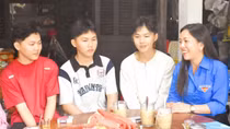 Ba anh em sinh ba tình nguyện nhập ngũ