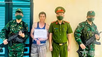 Bắt quả tang đối tượng mua bán trái phép ma túy, sử dụng tài liệu giả