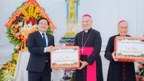 Phó Thủ tướng Hồ Quốc Dũng chúc mừng Giáng sinh Tổng Giáo phận Huế