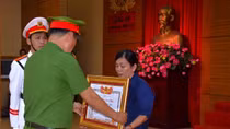 Trao bằng Tổ quốc ghi công cho thân nhân Liệt sĩ, Thượng sĩ Nguyễn Ngọc Minh Nhật