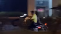 10 thanh thiếu niên bị khởi tố, bắt giam vì điều khiển xe máy "bốc đầu", gây rối