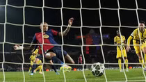 Raphinha cân bằng thành tích với Messi, Barca rộng cửa vào bán kết Champions league