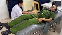 Phó Công an xã kịp thời hiến máu để cấp cứu bệnh nhân