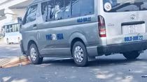 Ông lão nuôi vợ mắc tai biến bị xe tông tử vong khi chống nạng băng qua xa lộ bán vé số
