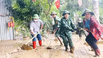 Lửa trong lũ và trái tim người giữ bản