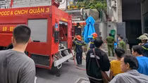 Cứu bé trai 10 tuổi thoát khỏi vụ cháy căn nhà trong hẻm