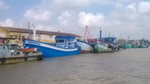 Một công nhân tử vong do trượt chân vào máy xay nước đá