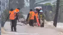 Trắng đêm cứu giúp người dân tại nhiều vùng trũng phía đông Đắk Lắk