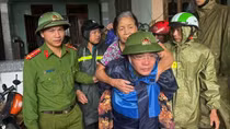 Lực lượng Công an sát cánh cùng người dân ứng phó bão số 5