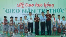 Agribank Chi nhánh Phú Nhuận trao học bổng “Gieo mầm tri thức” tại tỉnh Vĩnh Long