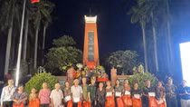 Thắp hương tri ân 2025 "Sáng mãi tình đất nước, cùng nguyện ước mai sau"