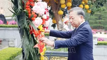 Tổng Bí thư Tô Lâm dâng hoa tưởng nhớ Chủ tịch Hồ Chí Minh tại Hà Giang