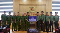 Trao tặng 420 triệu đồng hỗ trợ Công an tỉnh Gia Lai khắc phục hậu quả thiên tai, mưa lũ