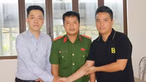 Công an xã hỗ trợ người dân nhận lại hơn 2 tỷ do chuyển khoản nhầm tài khoản